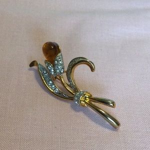 ‼️final must bundle ‼️Floral/Brooch